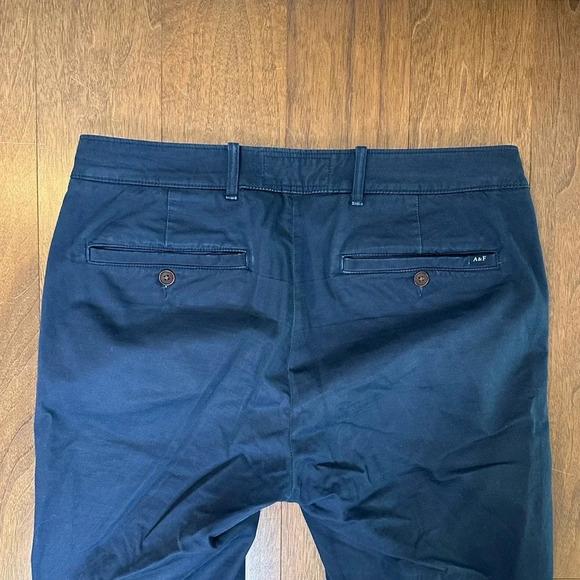 Abercrombie & Fitch Navy Khakis Sz. 32/32 - Picture 4 of 4